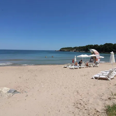 Menada In Vris شقة *