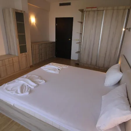 Menada In Vris شقة تساريفو