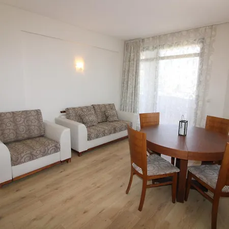 Menada In Vris Apartman Carevo
