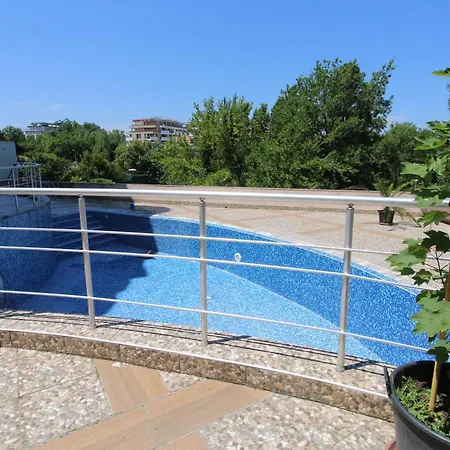 Menada In Vris Apartman *